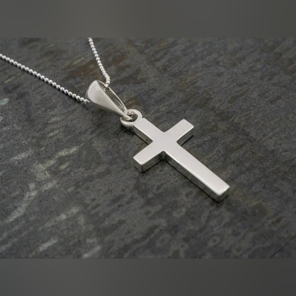 ♥️ SIMPLE CROSS NECKLACE - Picture 2 of 6